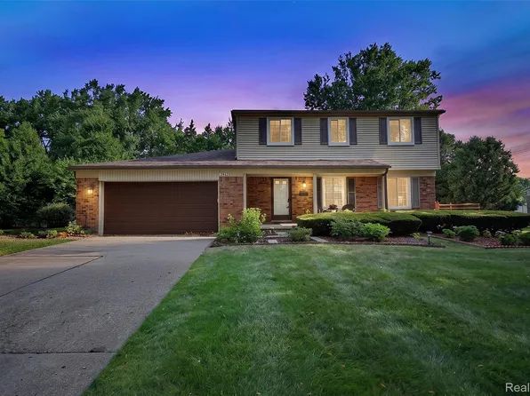 2032 Kristin Dr, Troy, MI 48084