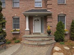 635 Evergreen Cir, Shoreview, MN 55126