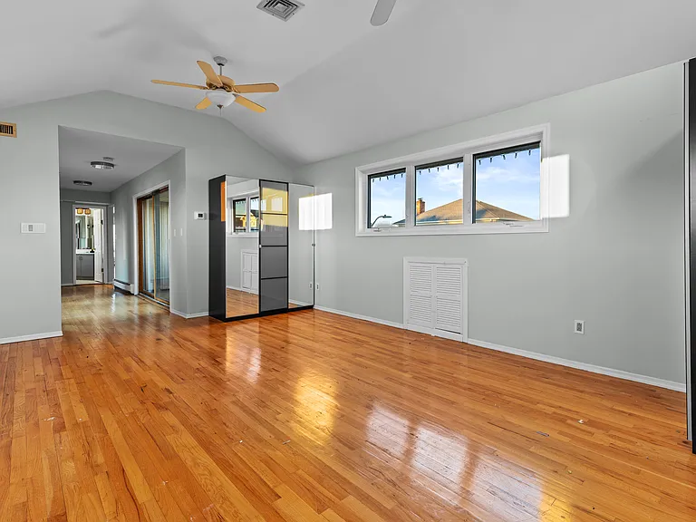 115 Maryland Ave — Photo 24