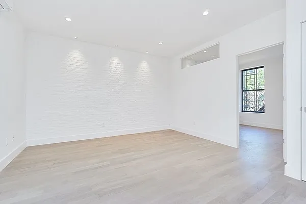 Rented by REAL New York | media 7