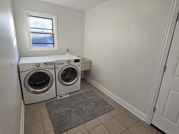 5th image of 17055 Hickory Ct