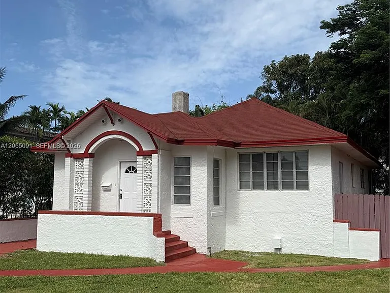 3747 Sheridan Ave — Photo 2
