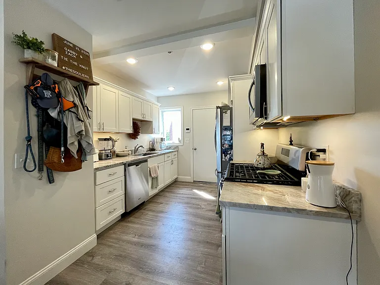 219 Waterman St — Photo 5