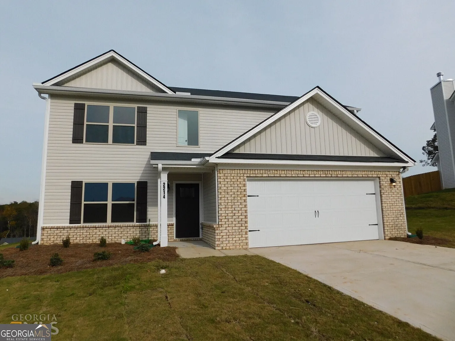 4 bed, 2.5 bath, 2306 sqft, $2,350 — Photo 2