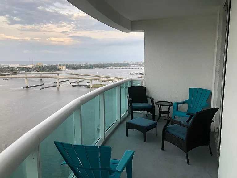 241 Riverside Dr #2102-2 — Photo 32