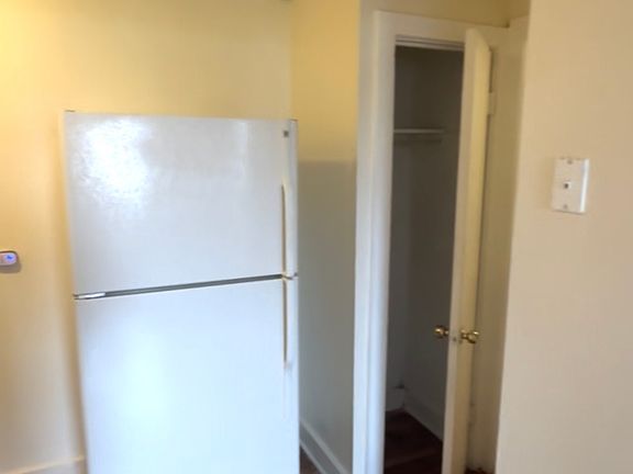 4th image of 15945 Lexington Ave APT 9