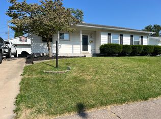2301 Hillandale Rd, Davenport, IA 52804