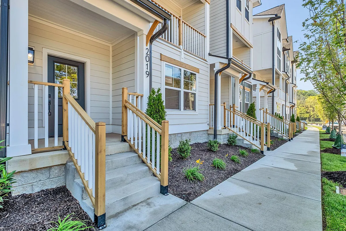 Building Photo - 2019 Maple View Ln