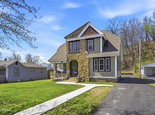 1014 Cherokee Ave, Seneca, MO 64865