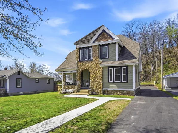 1014 Cherokee Ave, Seneca, MO 64865