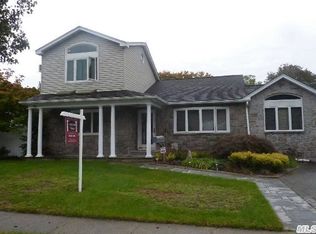 4 Ida Ln, North Babylon, NY 11703