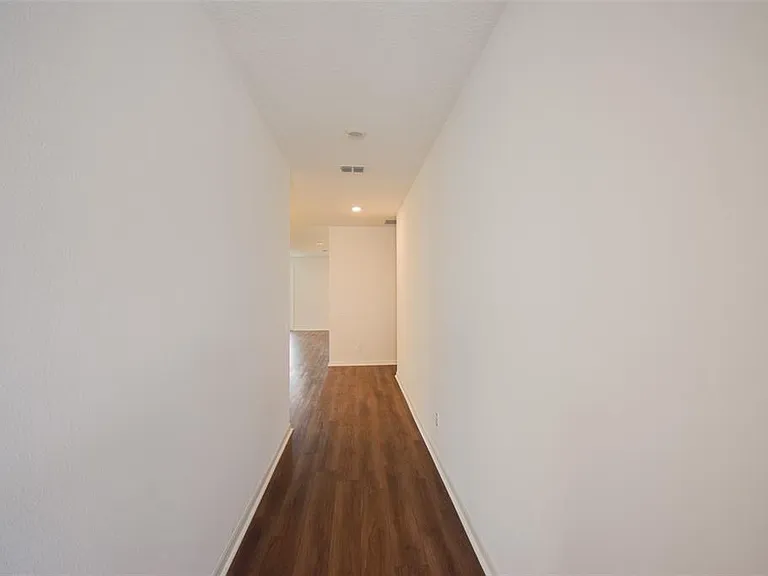 2370 Lancashire St — Photo 5