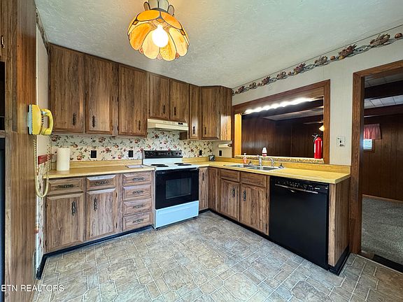 3rd image of 2510 Emoriland Blvd