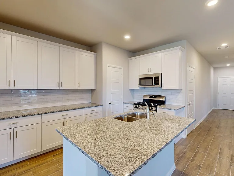405 Wydown Dr — Photo 3
