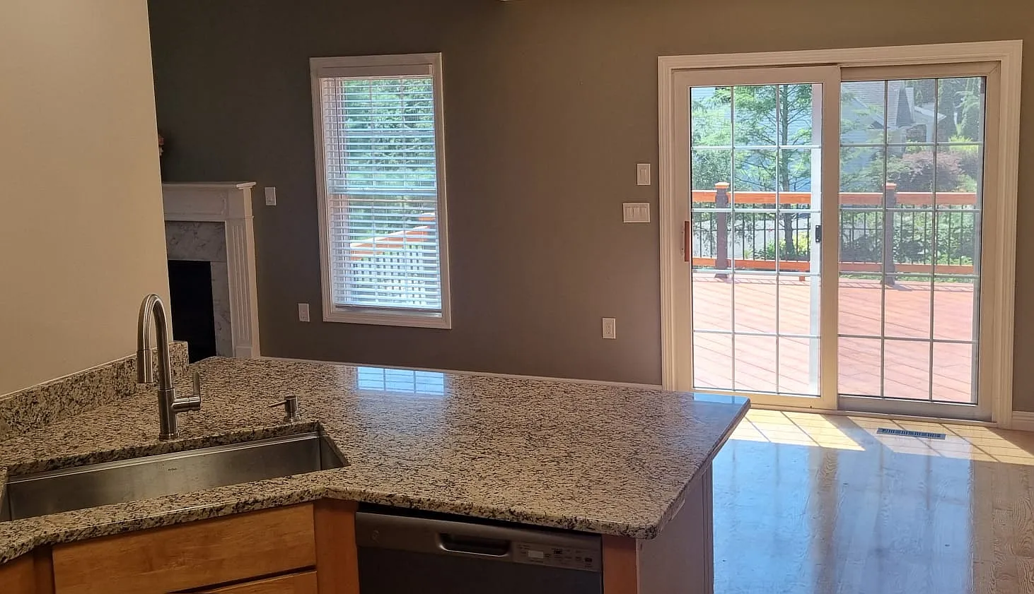 4 bed, 2.5 bath, 2322 sqft, $3,950 — Photo 4