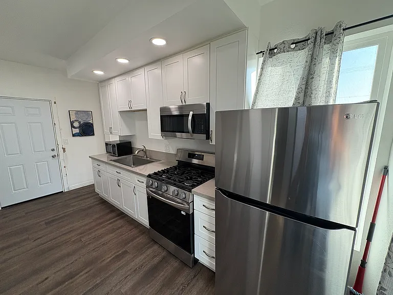 907 D Ave #5 — Photo 10