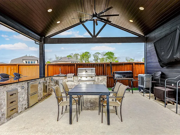 9903 Regal Bend Dr — Photo 35
