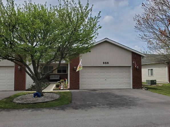 988 Saint Joseph Ln, Marysville, MI 48040