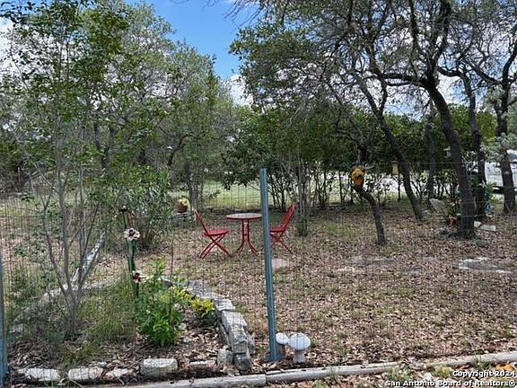 3rd image of 583 Lakeside Dr