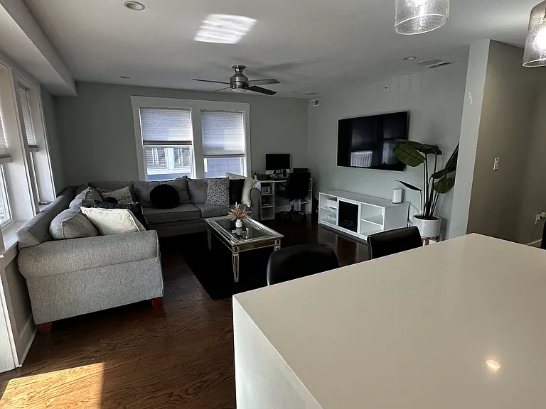 13 Ruthven St #2 — Photo 2