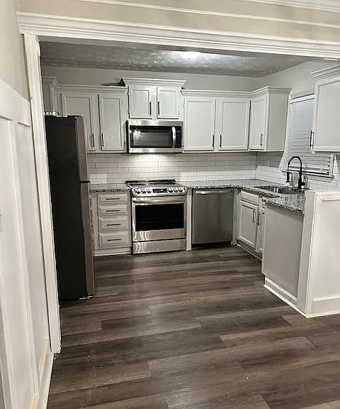 Updated kitchen, new applicances and granite counter-tops