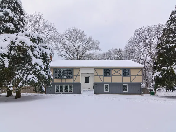 118 Oak St, Ashland, MA 01721