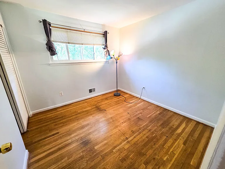 305 Hillsboro Dr — Photo 24