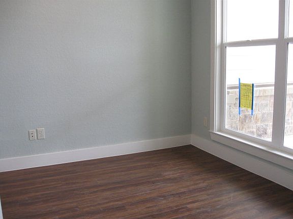 4th image of 530 Melissa Ln