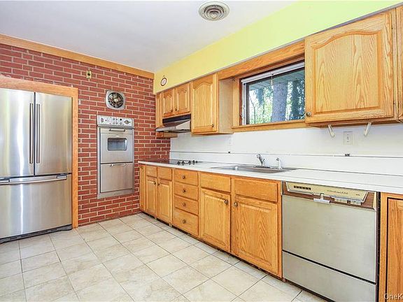 4th image of 26 Montrose Point Rd