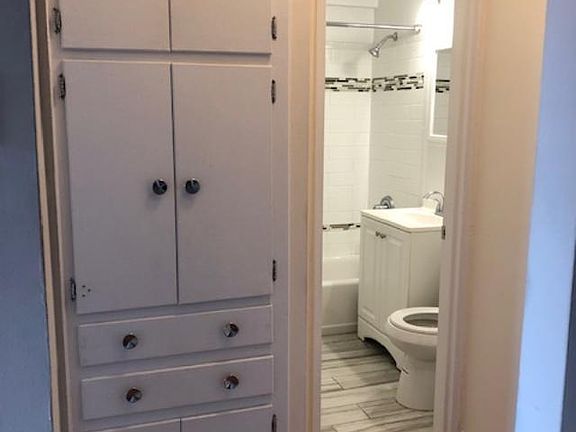 3rd image of 465 E 7th St APT 7L