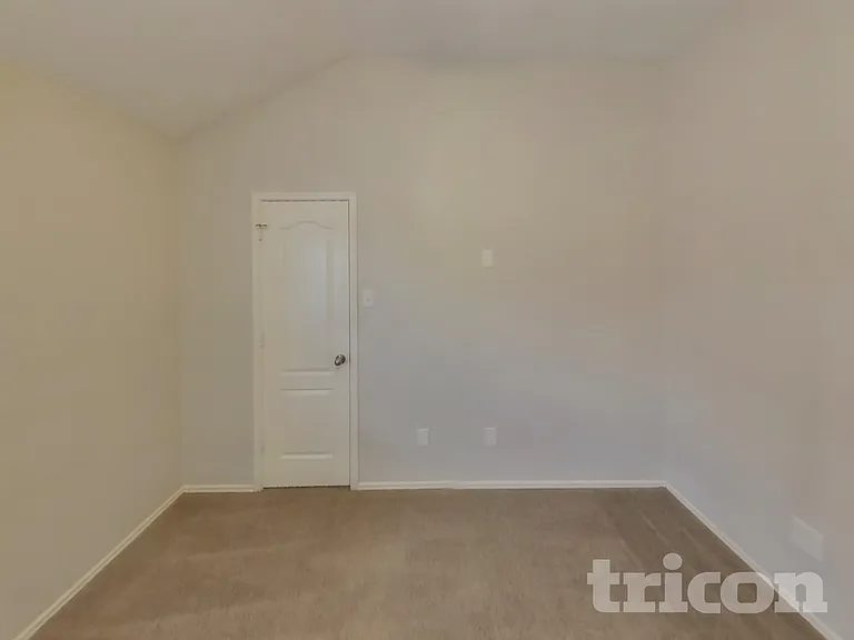 304 Sardius Blvd — Photo 11