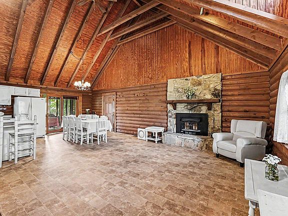 2nd image of 200 Whippoorwill Ln