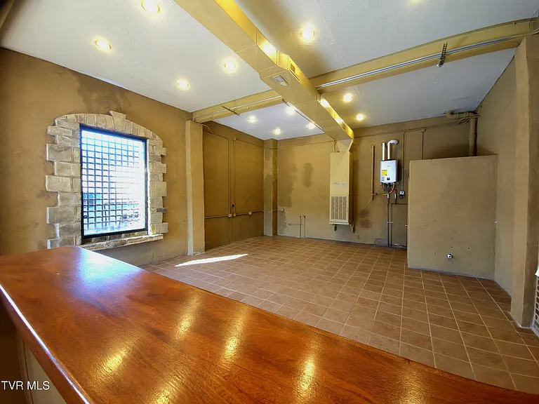 1009 E Sullivan St — Photo 10