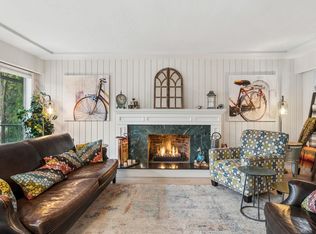 1187 W 23rd St, North Vancouver, BC V7P 2H2