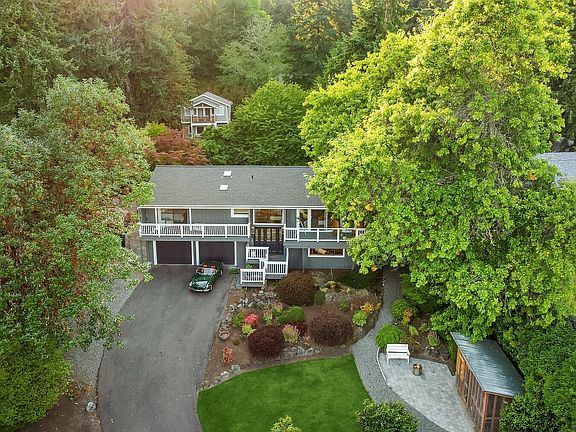 2nd image of 12079 Sunrise Drive NE