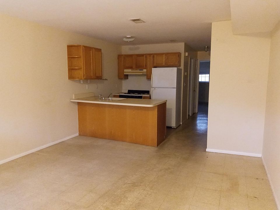 2nd image of 152 Pond Way