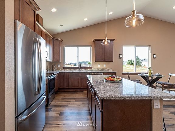 4th image of 18717 110th Avenue Ct E