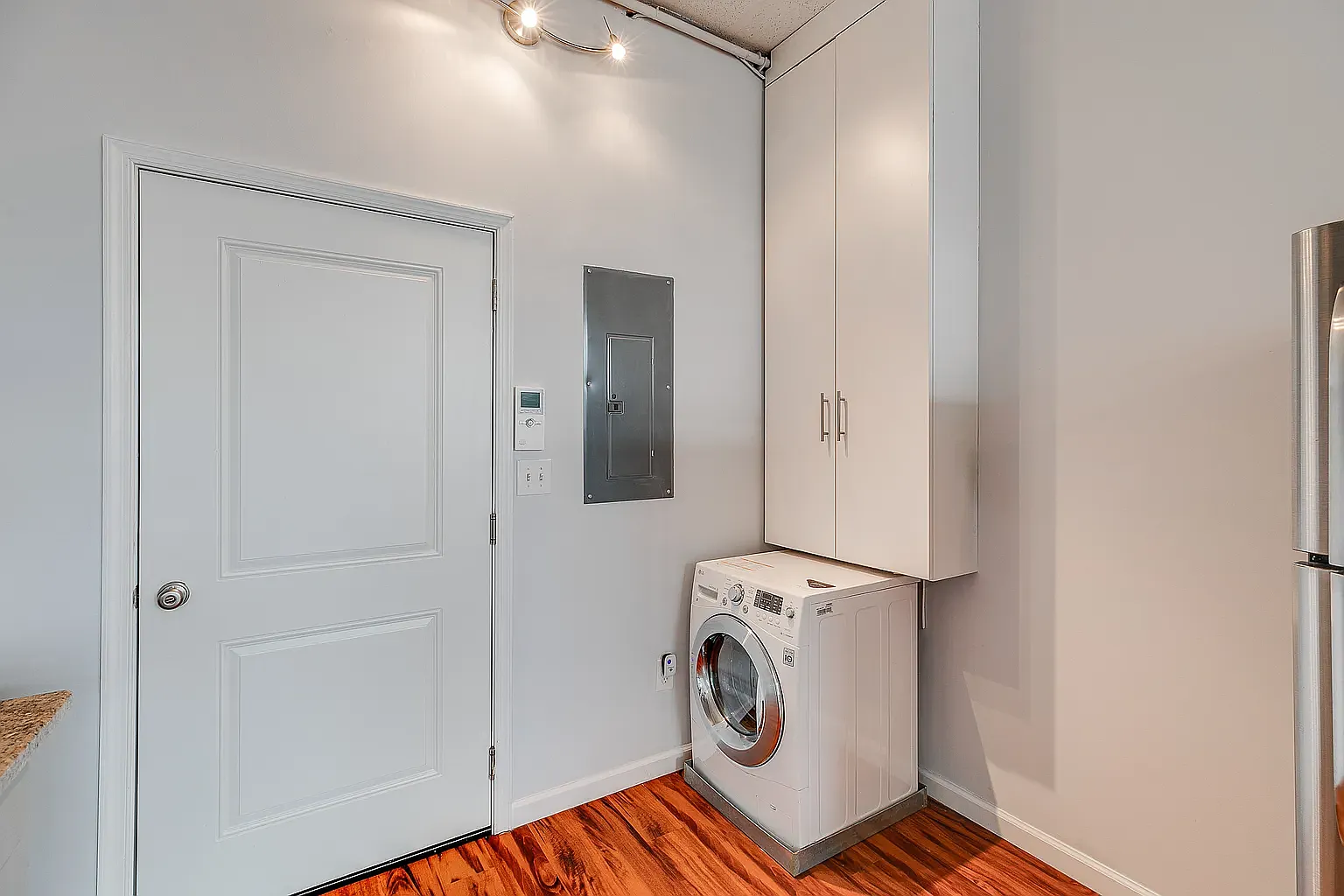 2 bed, 800 sqft, $1,760 — Photo 2