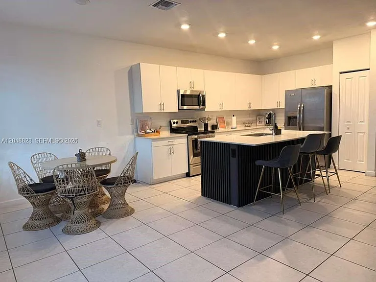 13623 SW 184th Ter — Photo 2