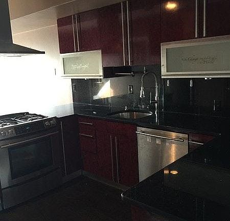 4th image of 302 Liberty Ave