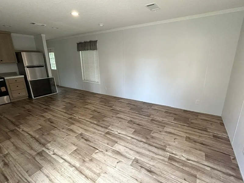 3 bed, 2.0 bath, 924 sqft, $895 — Photo 3
