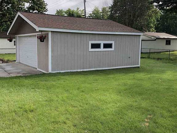 5th image of 21248 Danbury St