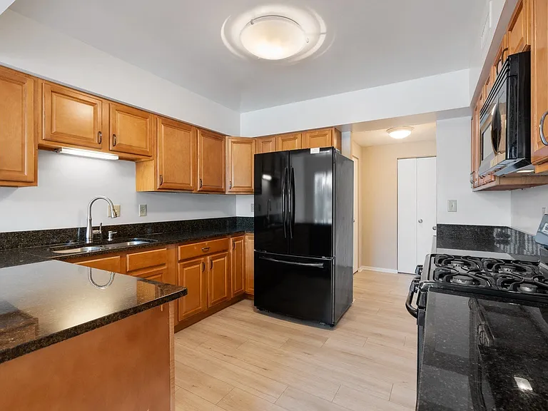 Maple Cabinet Kitchen