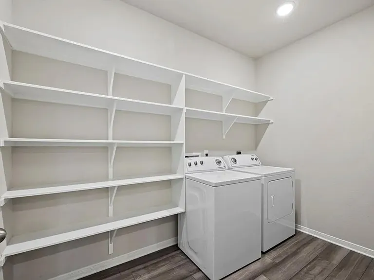 5211 Friars Loop — Photo 8