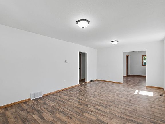 4th image of 1546 S Waco Ave
