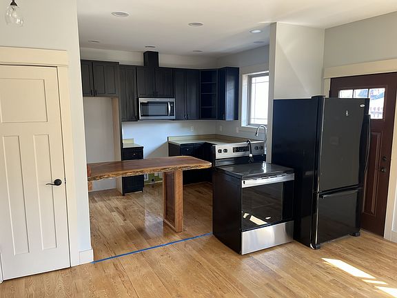 4th image of 39 Olive St
