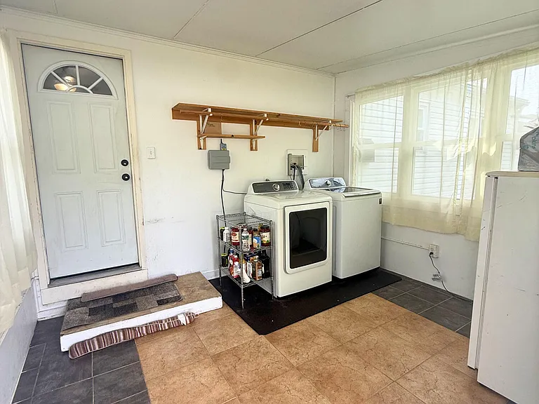 878 Salem Dr — Photo 14