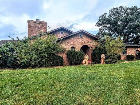 2018 N Market St, Sparta, IL 62286