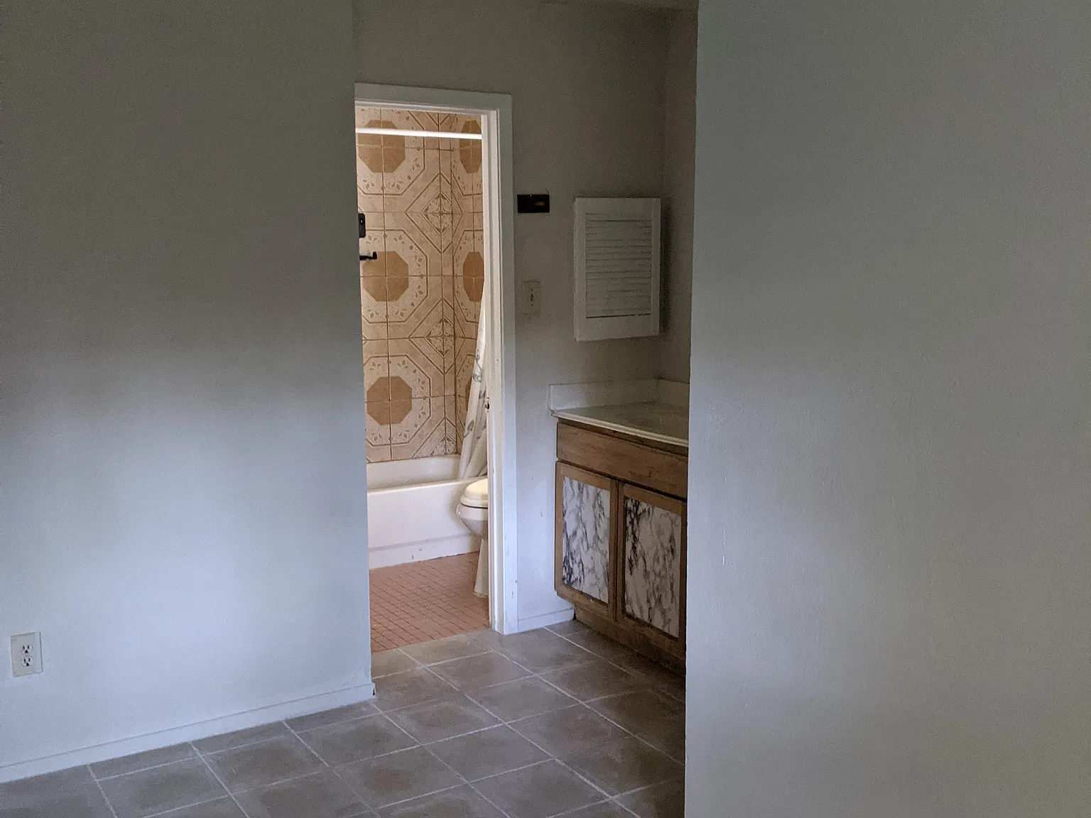 3 bed, 1350 sqft, $1,650 — Photo 2