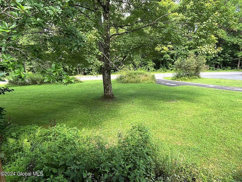 3rd image of 814 Stone Church Road
